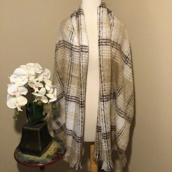 Charming Charlie Plaid Blanket Scarf Wrap - Picture 7 of 12